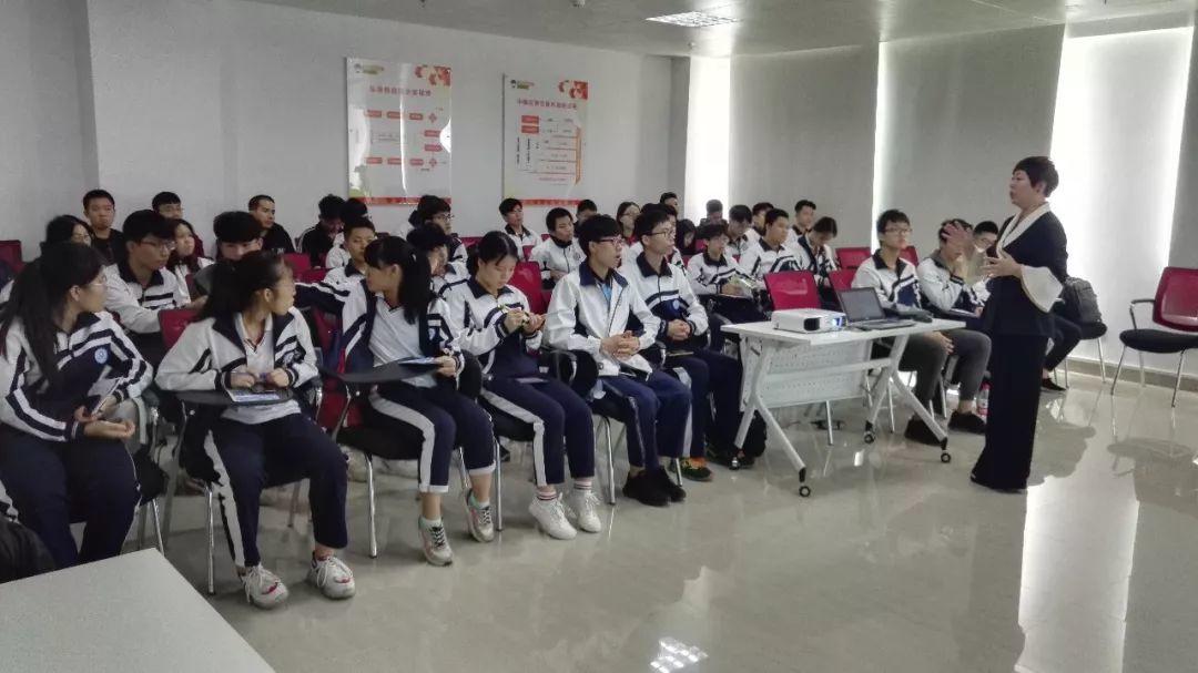 我院创业师生团队赴惠州大学生创业孵化基地“受训”
