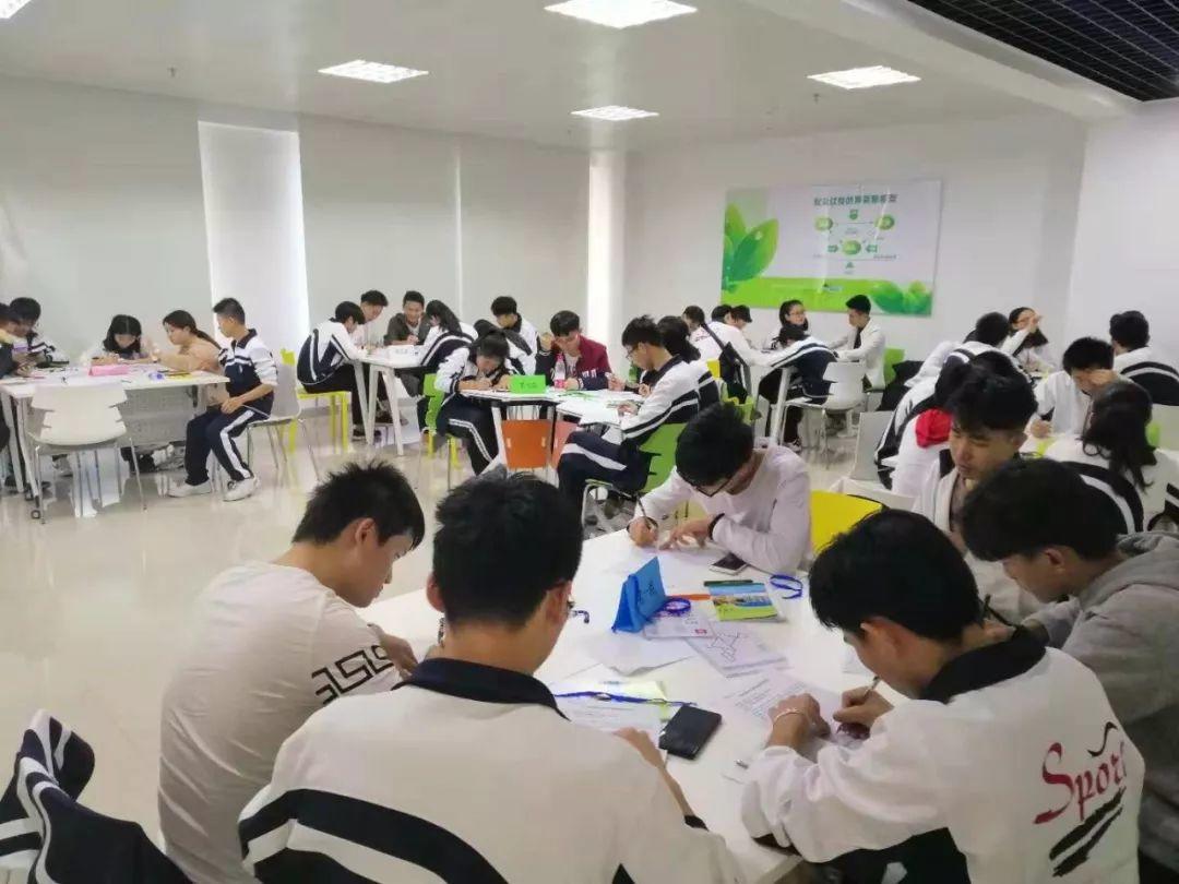 我院创业师生团队赴惠州大学生创业孵化基地“受训”