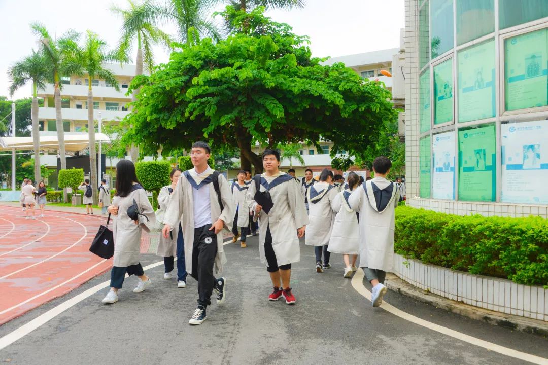深圳市携创高级技工学校2019届毕业典礼:青春不散场，归来仍少年