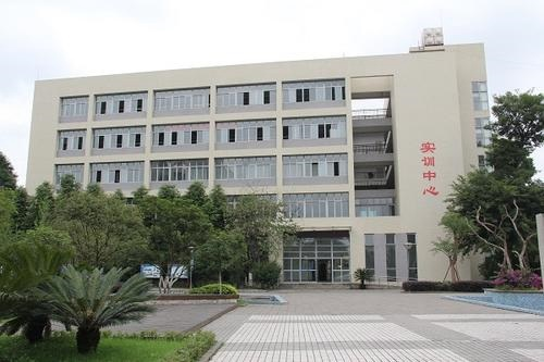 重庆市龙门浩职业高级中学寝室（宿舍条件）-广东技校排名网